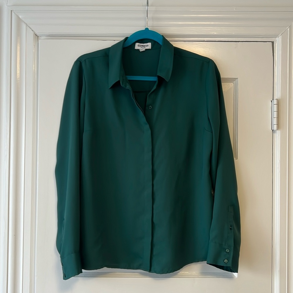 Express emerald button down with hidden buttons. Sz M